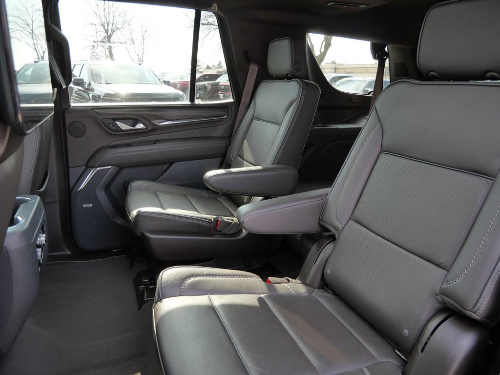 Used 2024 GMC Yukon Denali w/ Denali Reserve Package image 28
