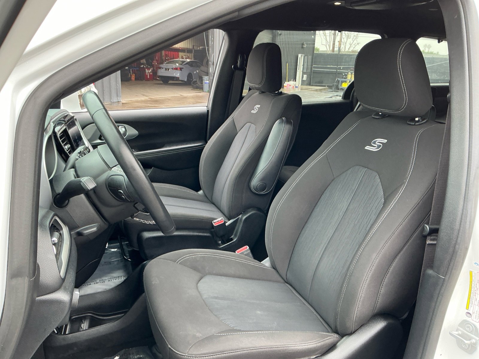 Used 2020 Chrysler Pacifica Touring w/ S Appearance Package image 19