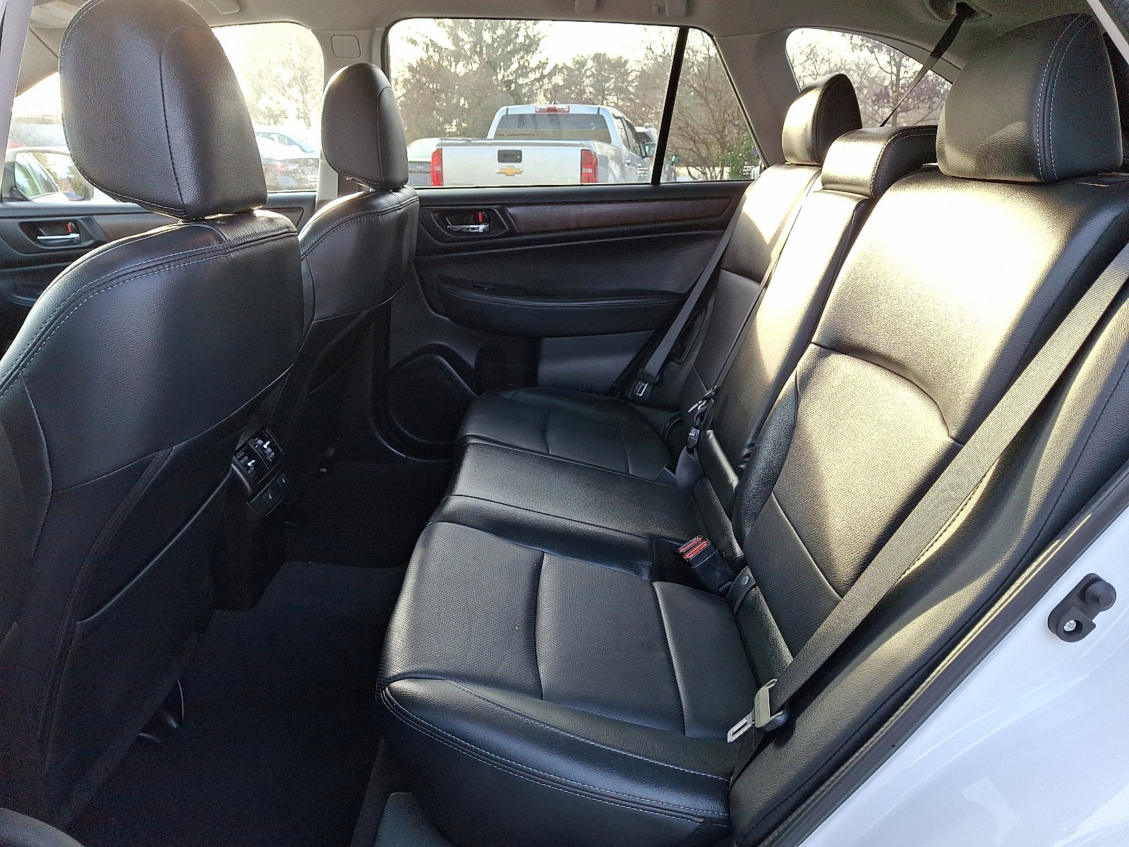 Used 2016 Subaru Outback 3.6R Limited image 10