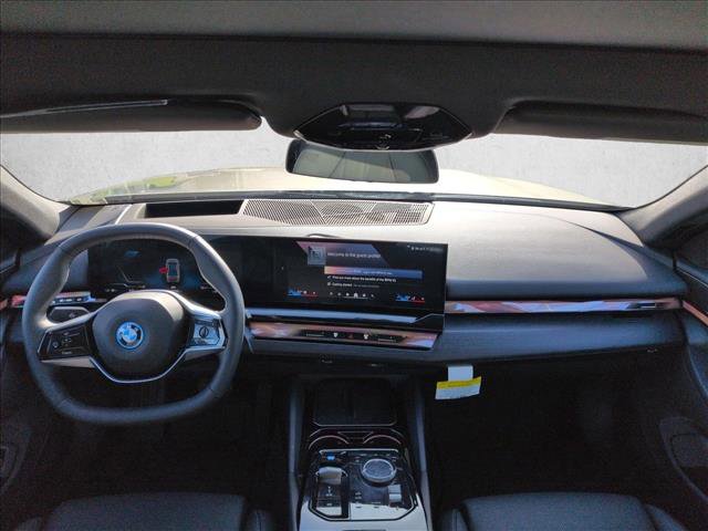 Used 2025 BMW i5 eDrive40i w/ Premium Package image 19