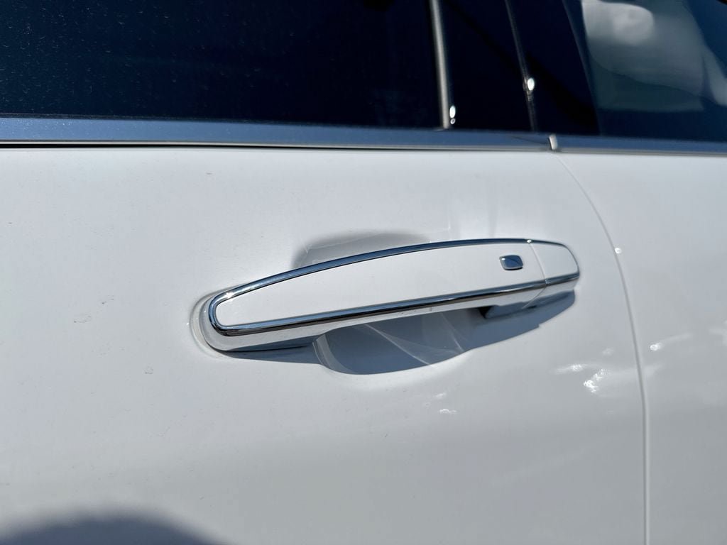 Used 2023 Chevrolet Equinox Premier AWD/4WD image 12