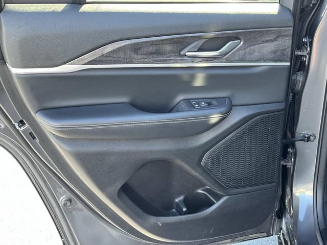 Used 2025 Jeep Grand Cherokee Limited AWD/4WD image 16