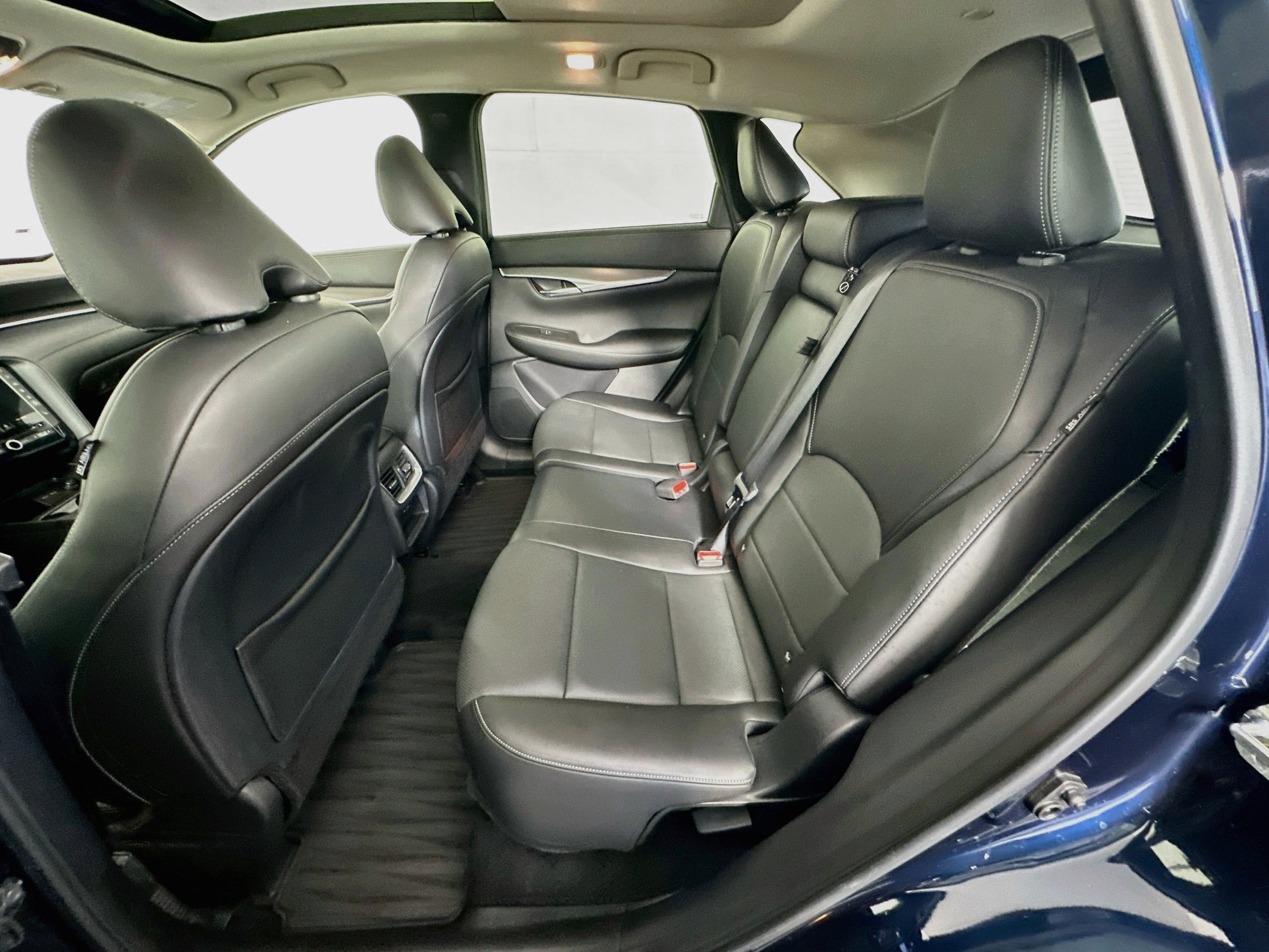 Used 2023 INFINITI QX50 Luxe w/ Accent Package FWD image 29