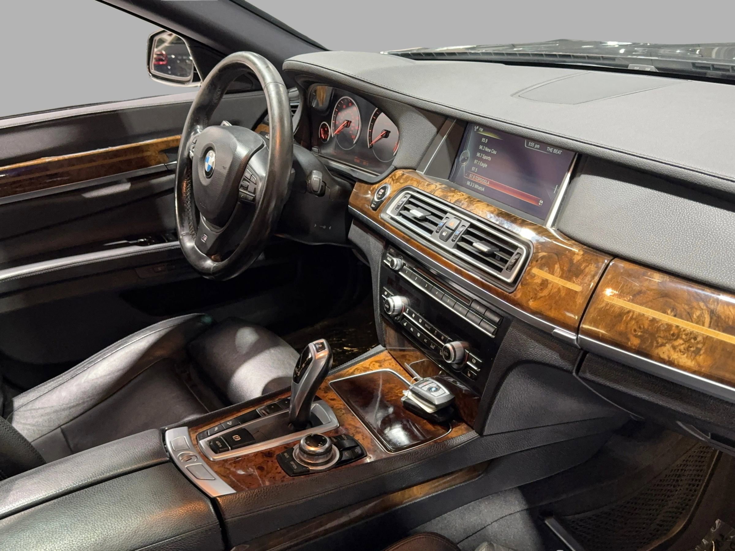 Used 2013 BMW 740Li image 31