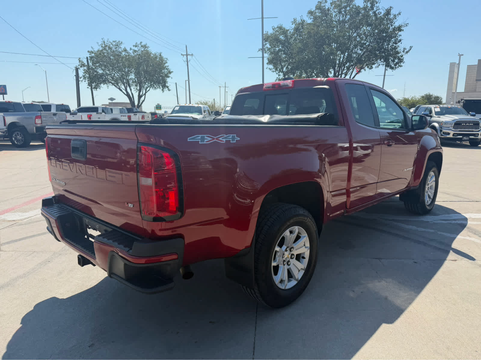 Used 2021 Chevrolet Colorado LT w/ LT Convenience Package AWD/4WD image 3