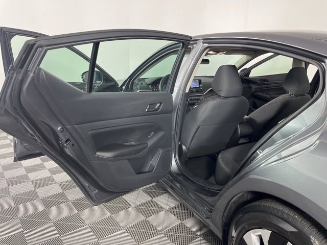 Used 2024 Nissan Altima 2.5 S FWD image 35