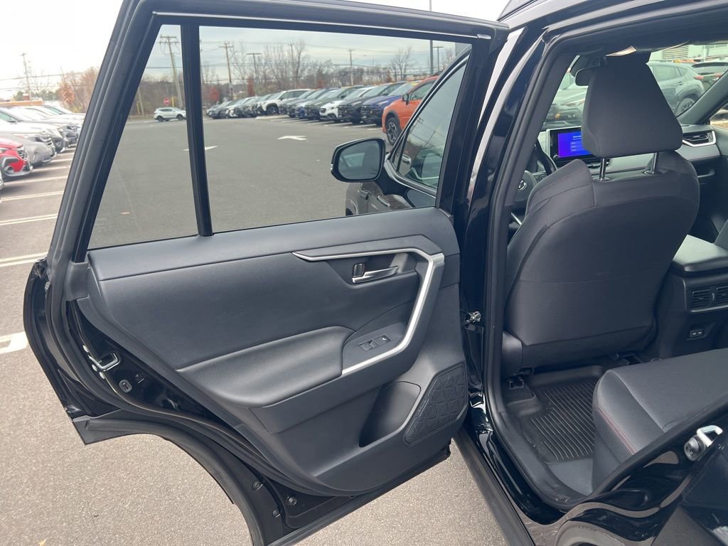 Used 2023 Toyota RAV4 SE image 25