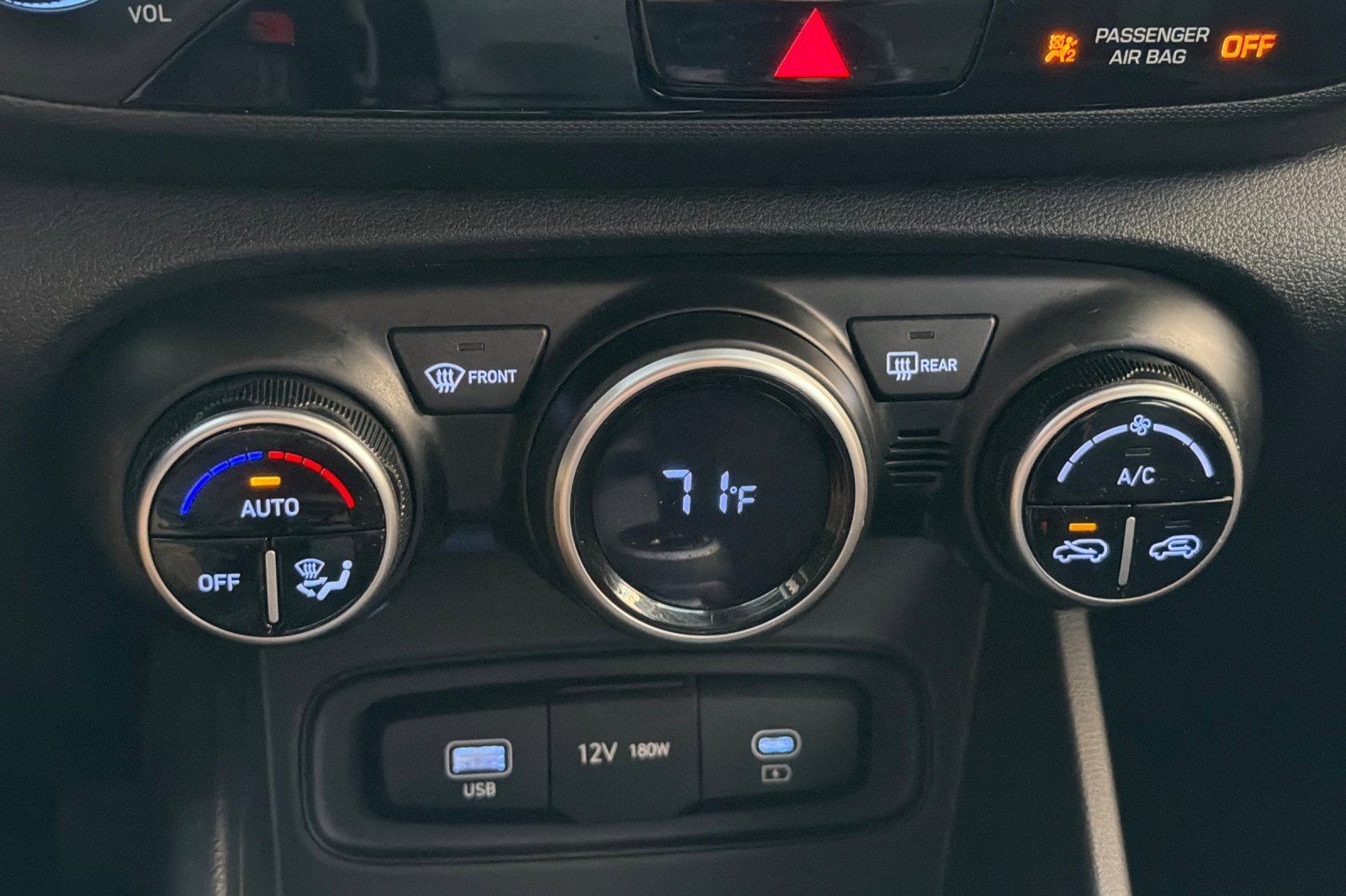 Certified 2023 Hyundai Venue SEL image 27