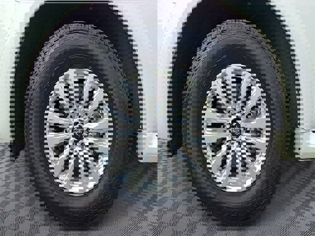 Used 2024 Nissan Armada SV image 8