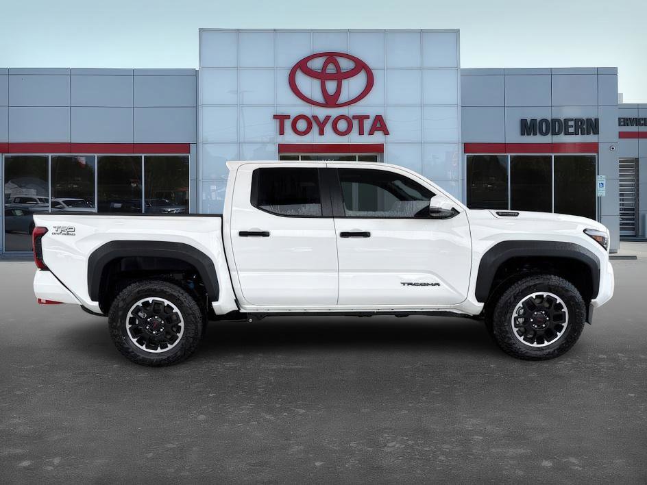 Used 2025 Toyota Tacoma TRD Off-Road image 3