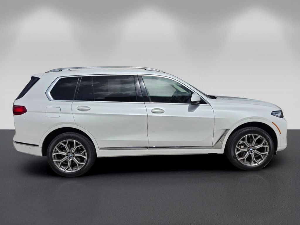 Used 2022 BMW X7 xDrive40i w/ Premium Package AWD/4WD image 3