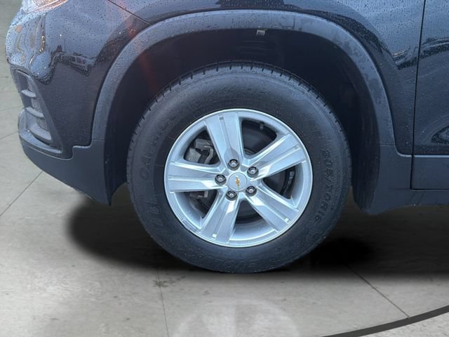 Used 2020 Chevrolet Trax LS w/ Tint and Cruise Package AWD/4WD image 29