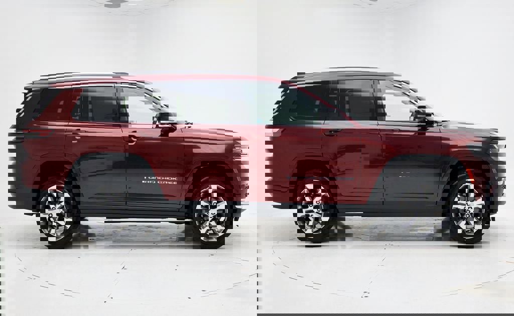 Used 2023 Jeep Grand Cherokee L Limited w/ Luxury Tech Group II image 3