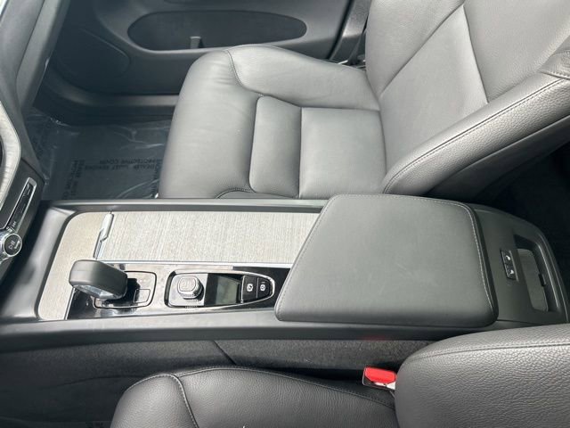 Certified 2025 Volvo XC60 B5 Plus image 26