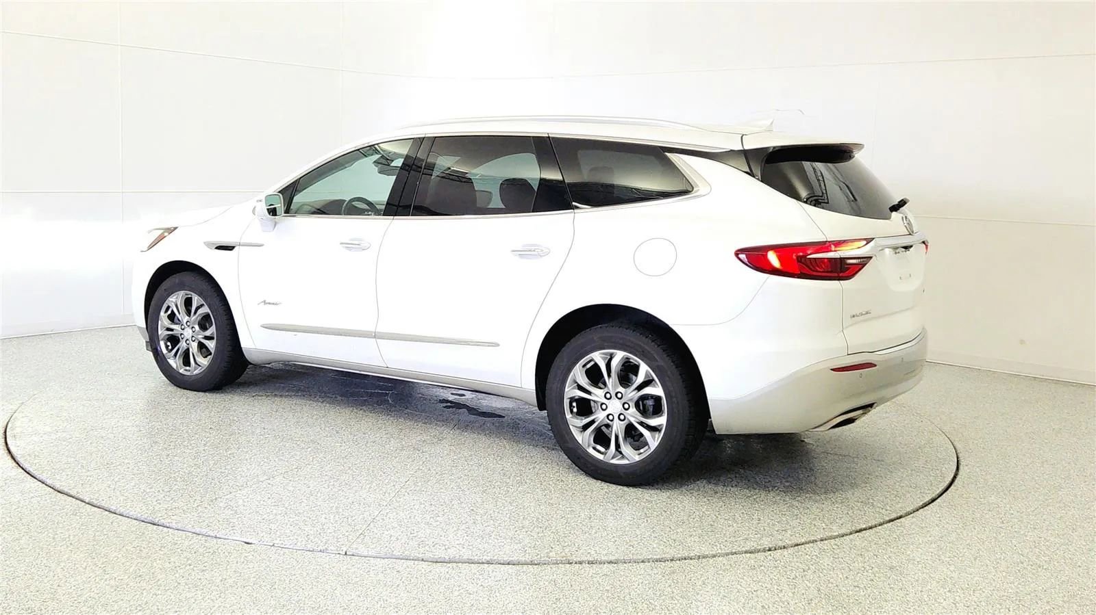 Used 2018 Buick Enclave Avenir w/ Avenir Technology Package image 5