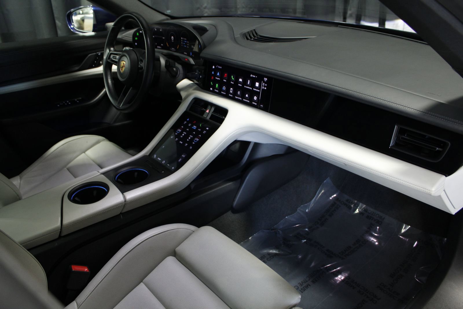 Certified 2021 Porsche Taycan image 28