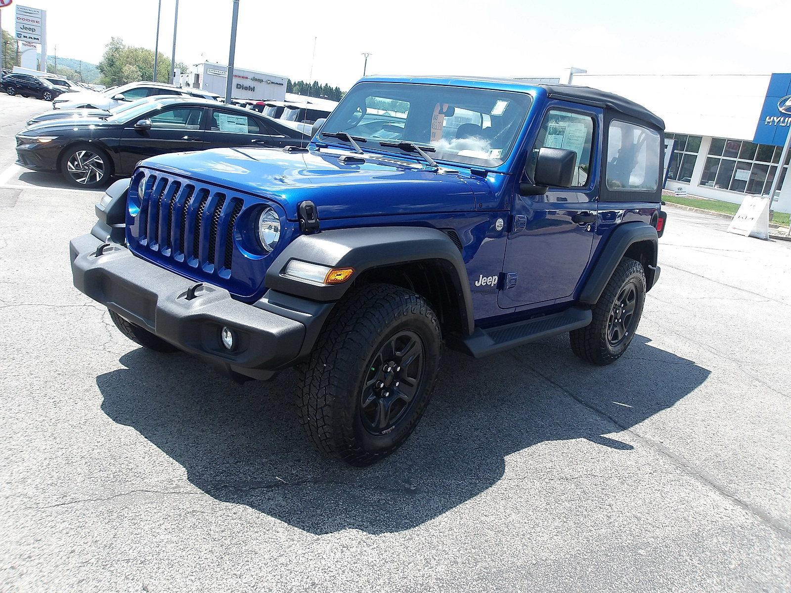 Used 2019 Jeep Wrangler Sport AWD/4WD image 3