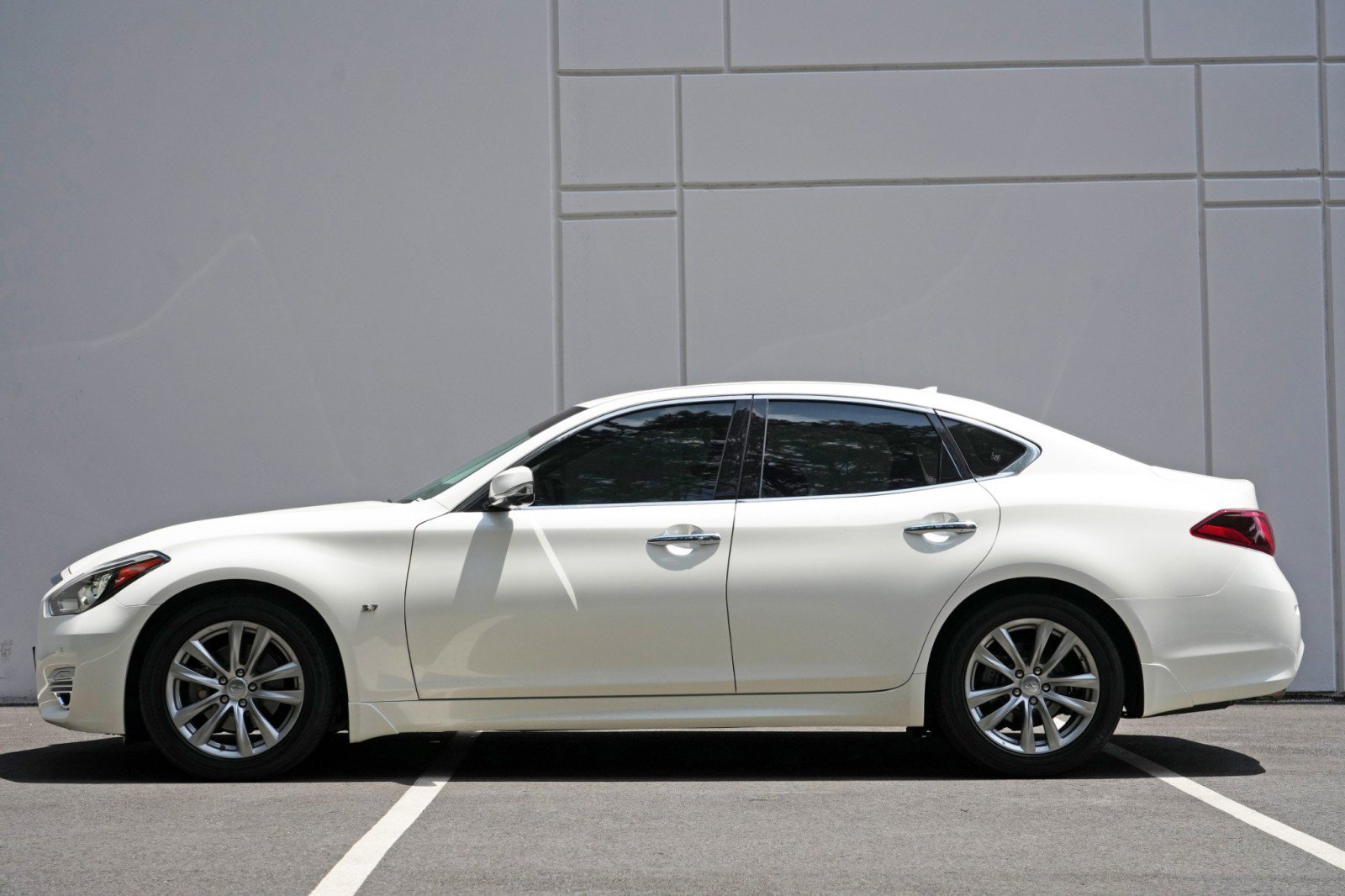 Used 2019 INFINITI Q70 Luxe RWD image 8