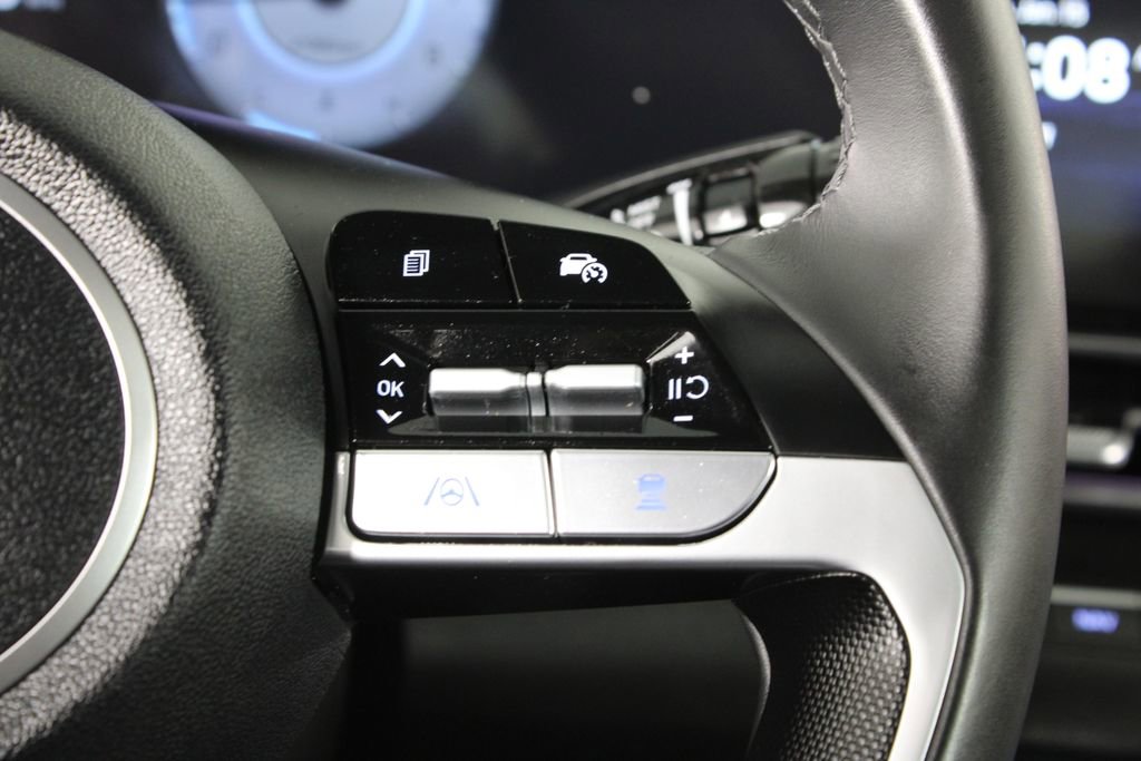 Used 2025 Hyundai Elantra SEL image 27