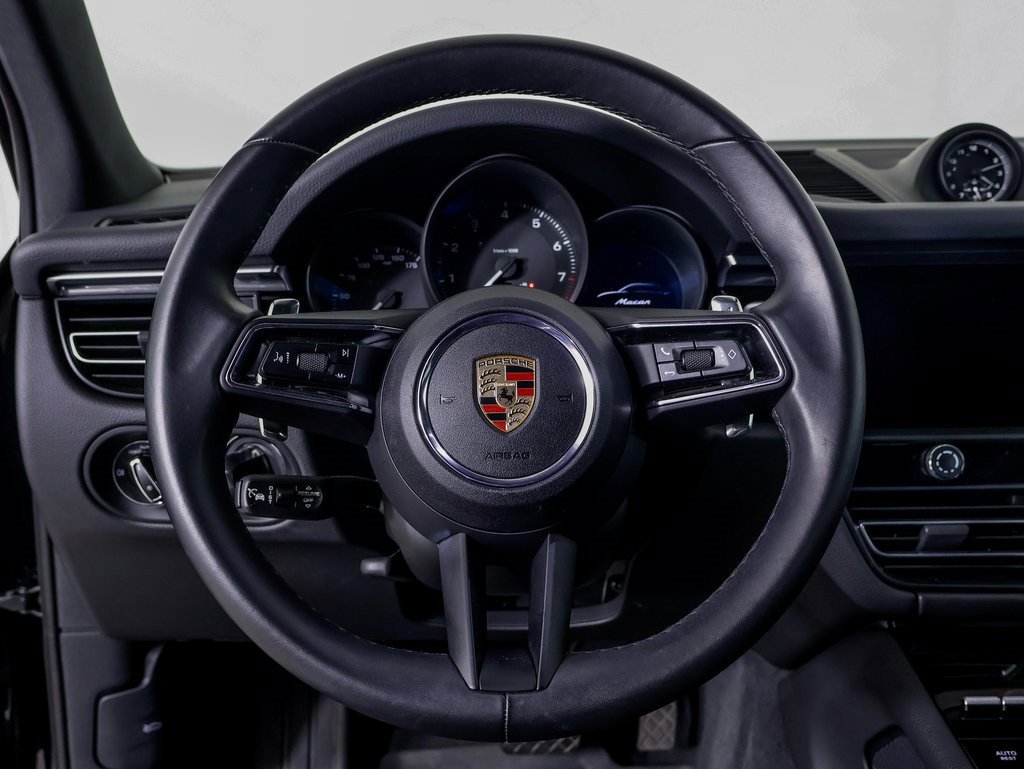 Used 2025 Porsche Macan image 11