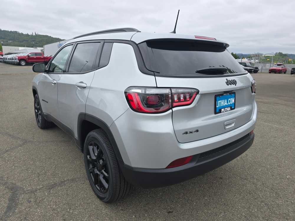 New 2026 Jeep Compass Latitude AWD/4WD image 3