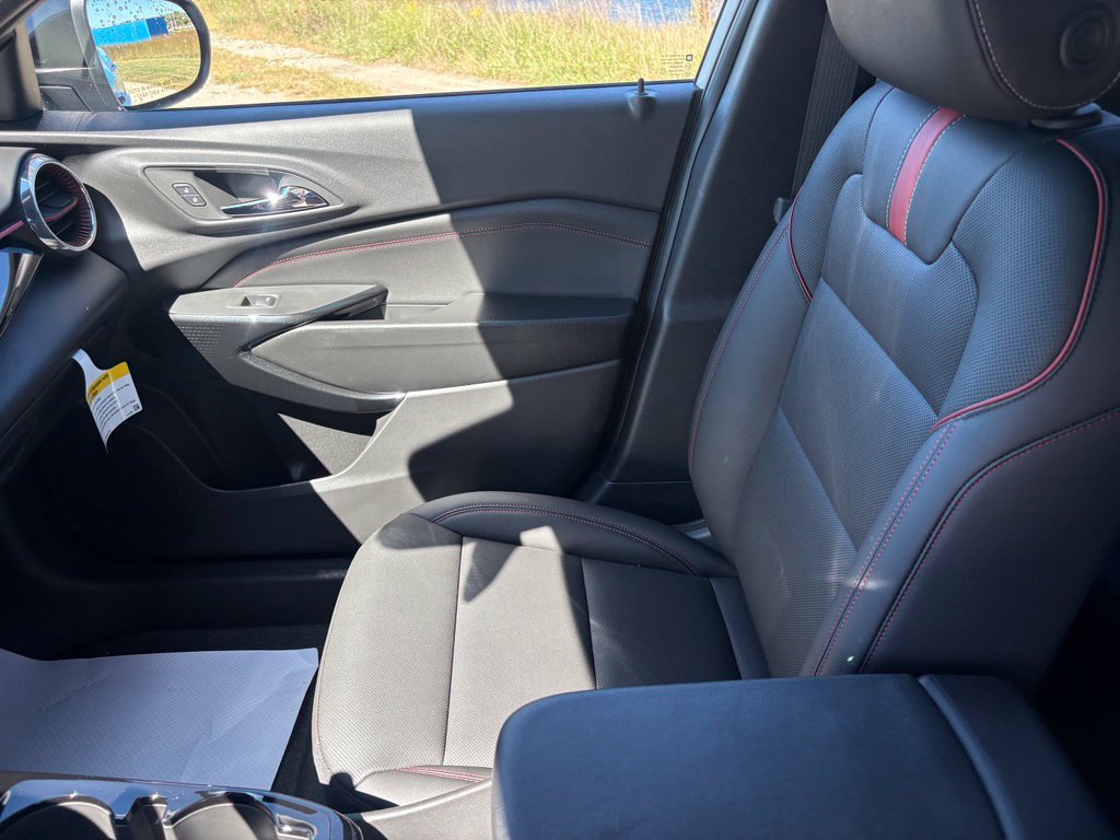 New 2026 Chevrolet Trax RS w/ Sunroof Package FWD image 16