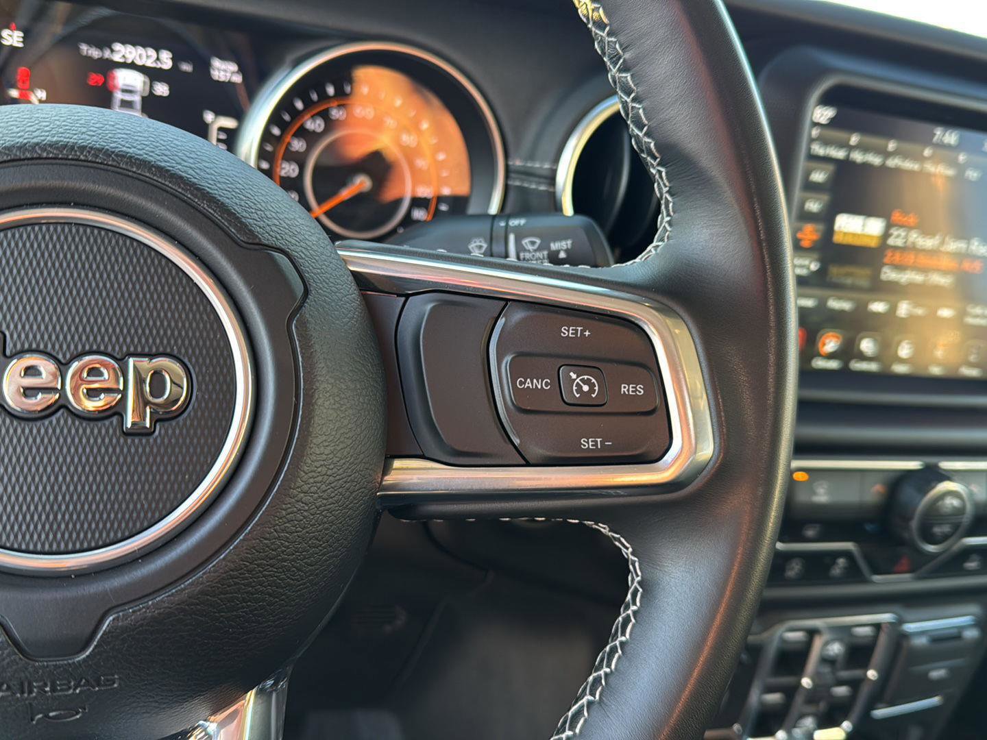 Used 2022 Jeep Gladiator Overland w/ Popular Equipment Package image 19