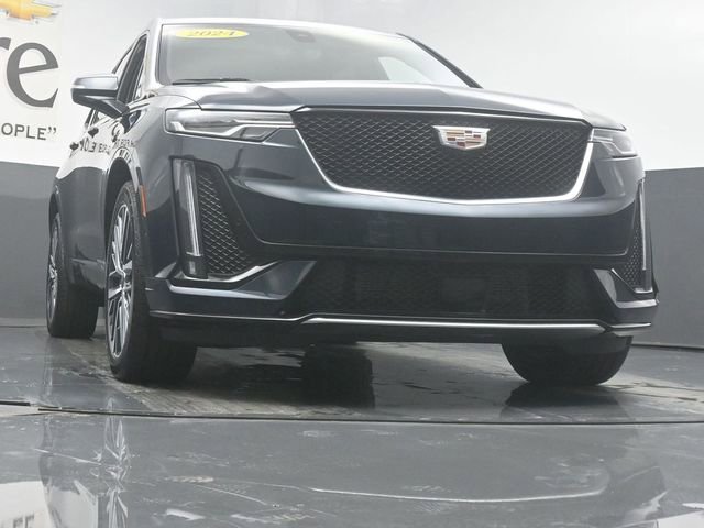 Used 2024 Cadillac XT6 Sport w/ Technology Package AWD/4WD image 3