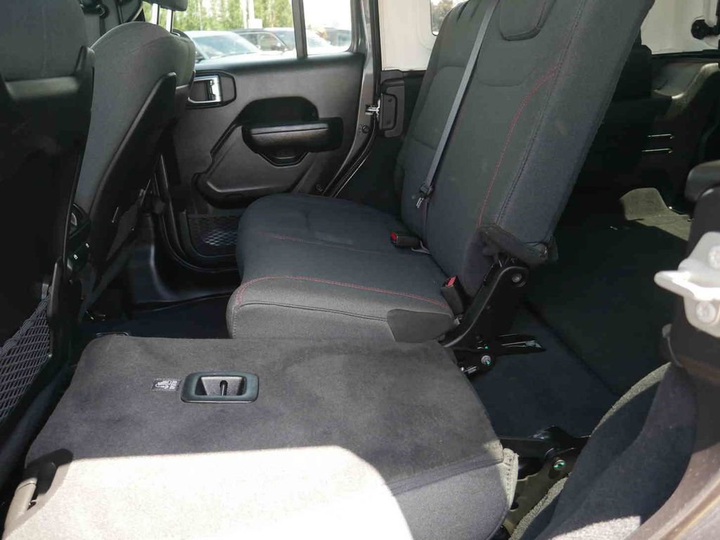 Used 2024 Jeep Wrangler Unlimited Rubicon AWD/4WD image 20