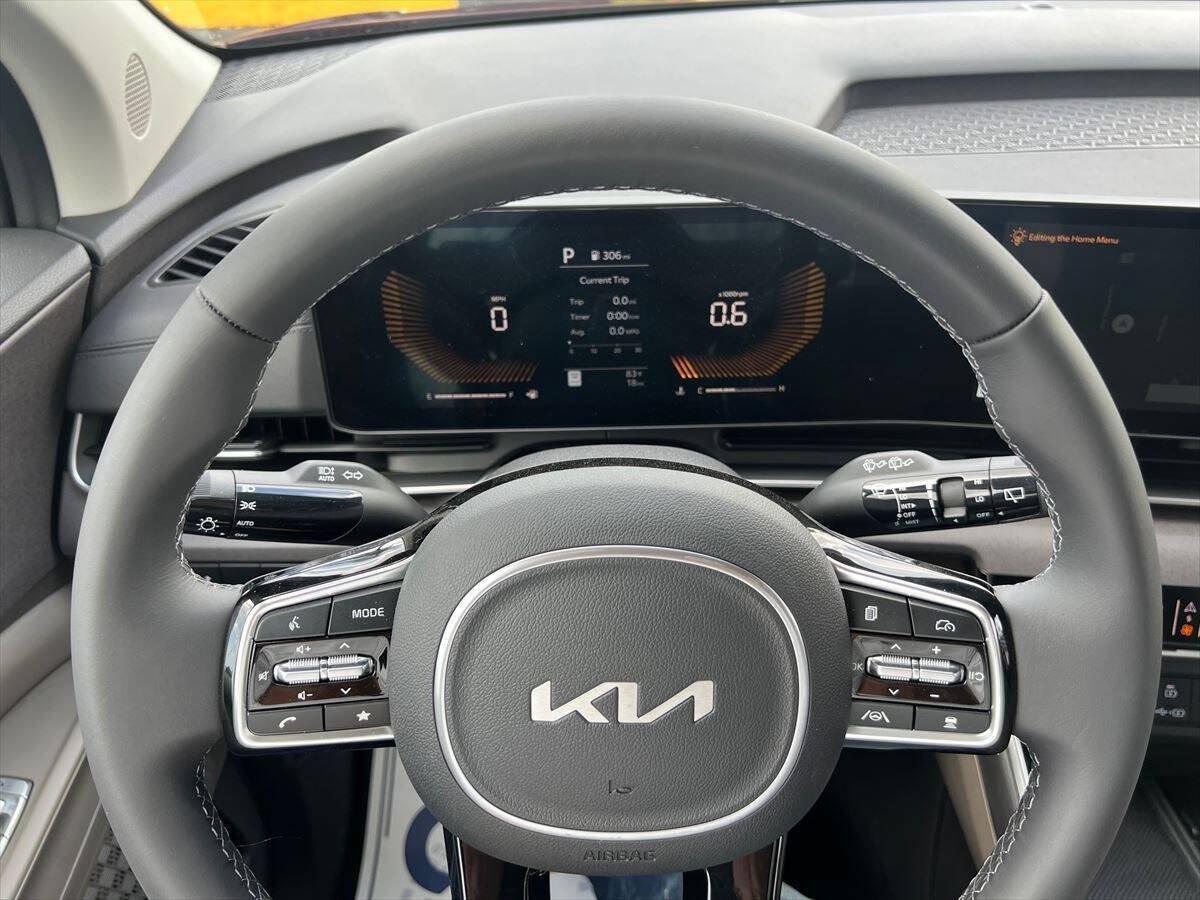 Used 2026 Kia Carnival EX FWD image 12