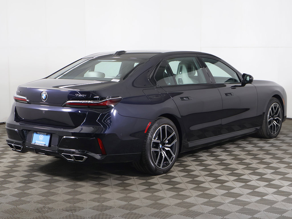 Used 2023 BMW 760i xDrive AWD/4WD image 13