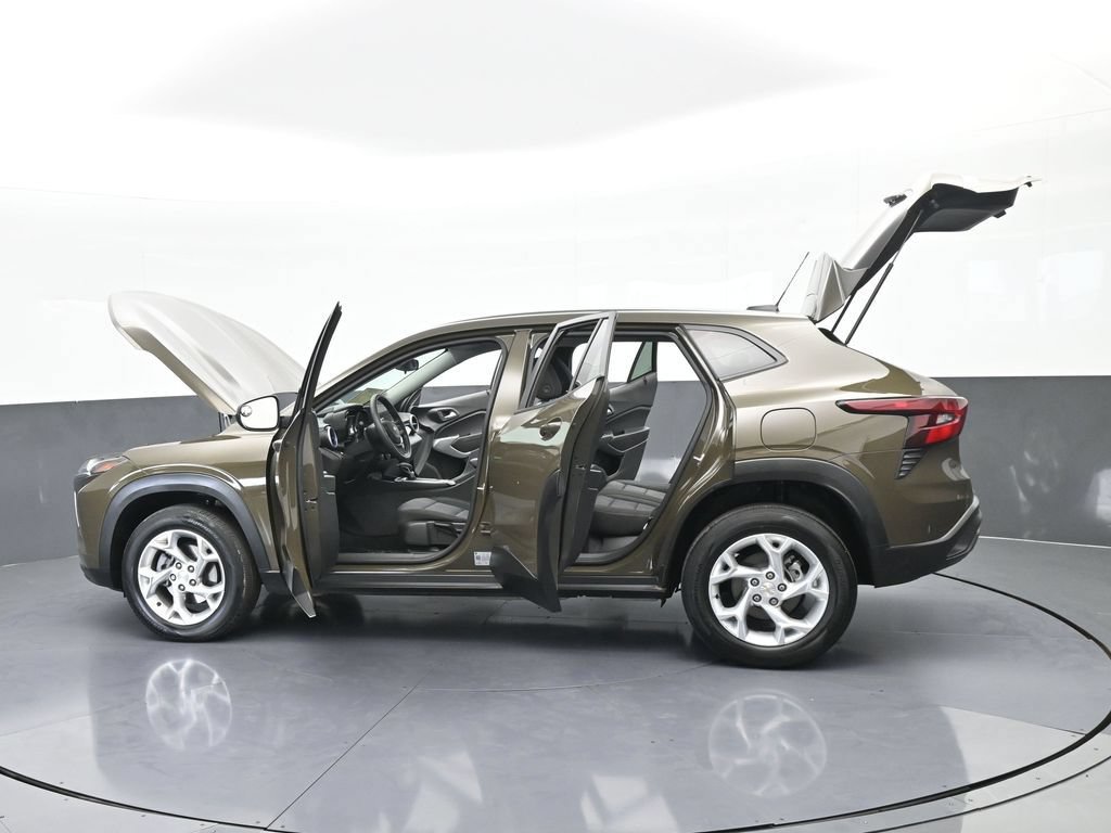 Used 2024 Chevrolet Trax LS w/ LS Convenience Package FWD image 68