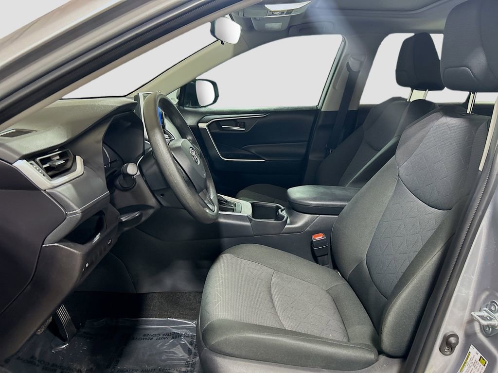 Used 2025 Toyota RAV4 XLE image 17