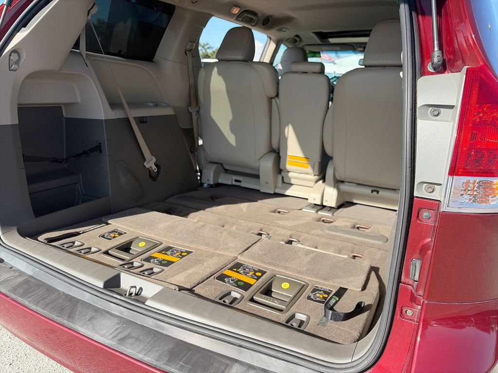 Used 2014 Toyota Sienna XLE FWD image 33