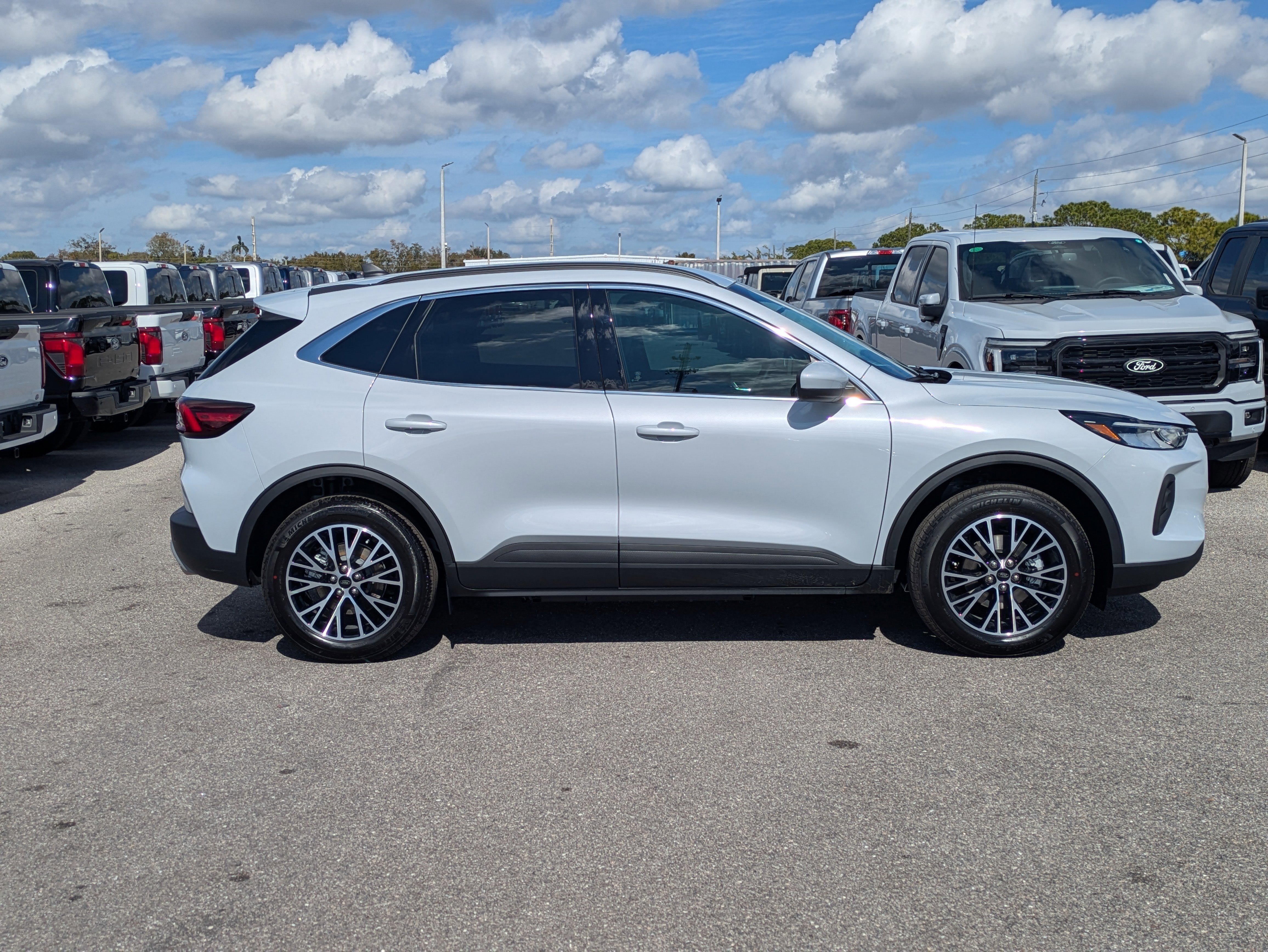New 2026 Ford Escape SE FWD video 3