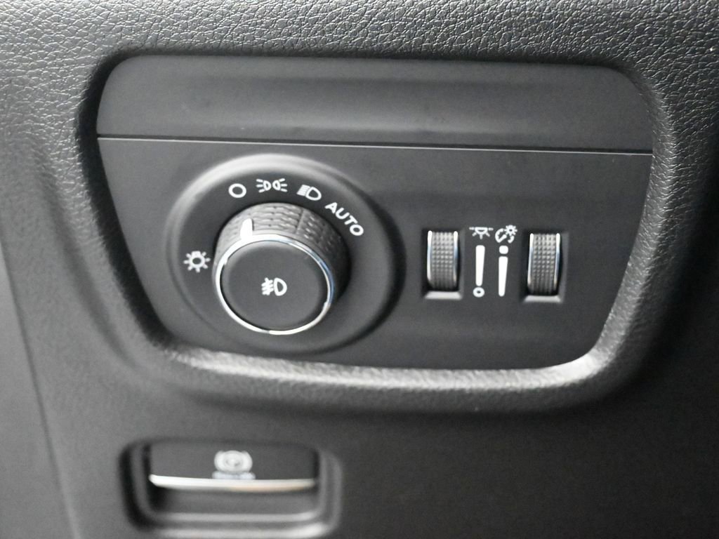 New 2025 Jeep Grand Cherokee L Limited w/ Black Appearance Package image 38