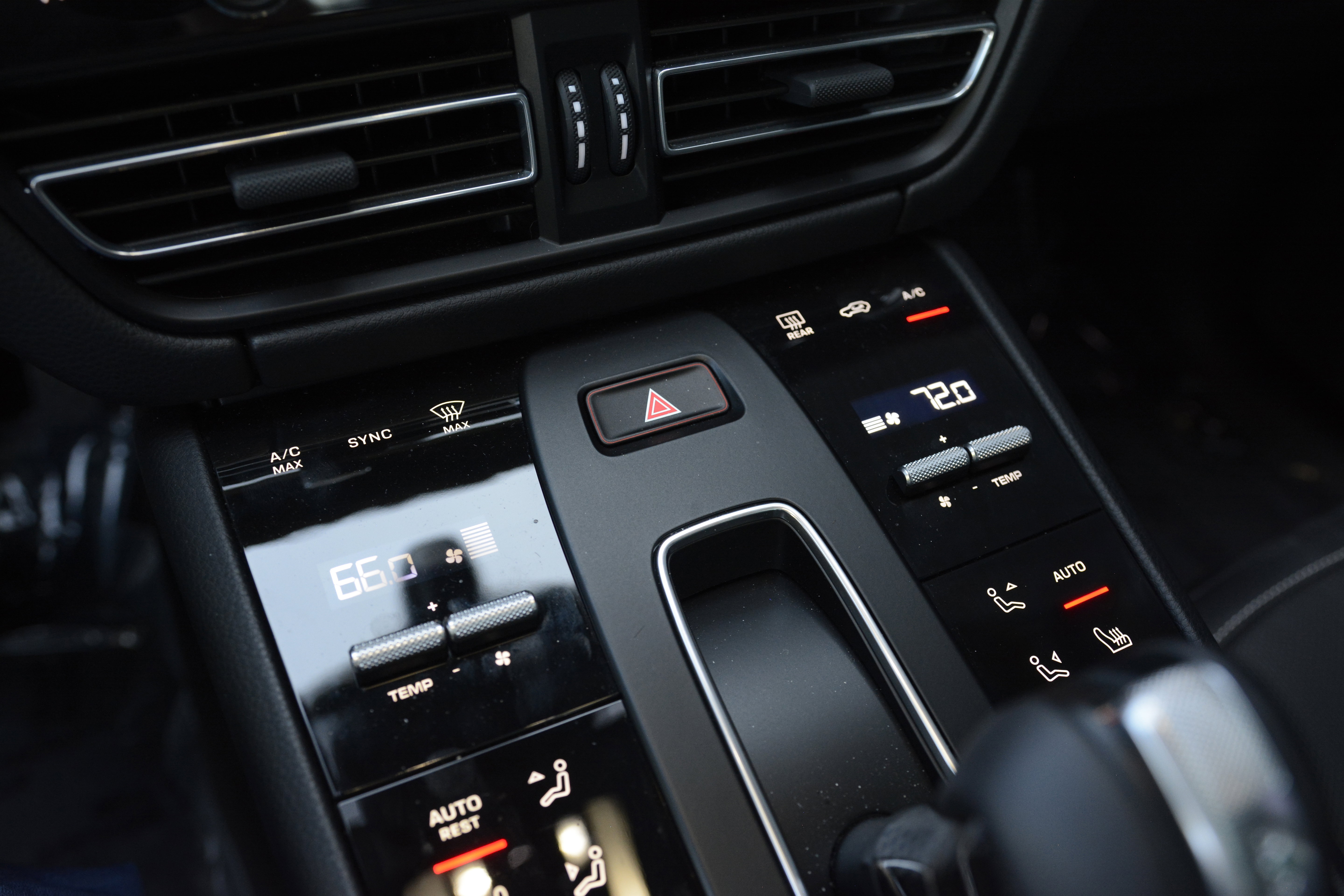 Certified 2026 Porsche Macan Turbo AWD/4WD image 23