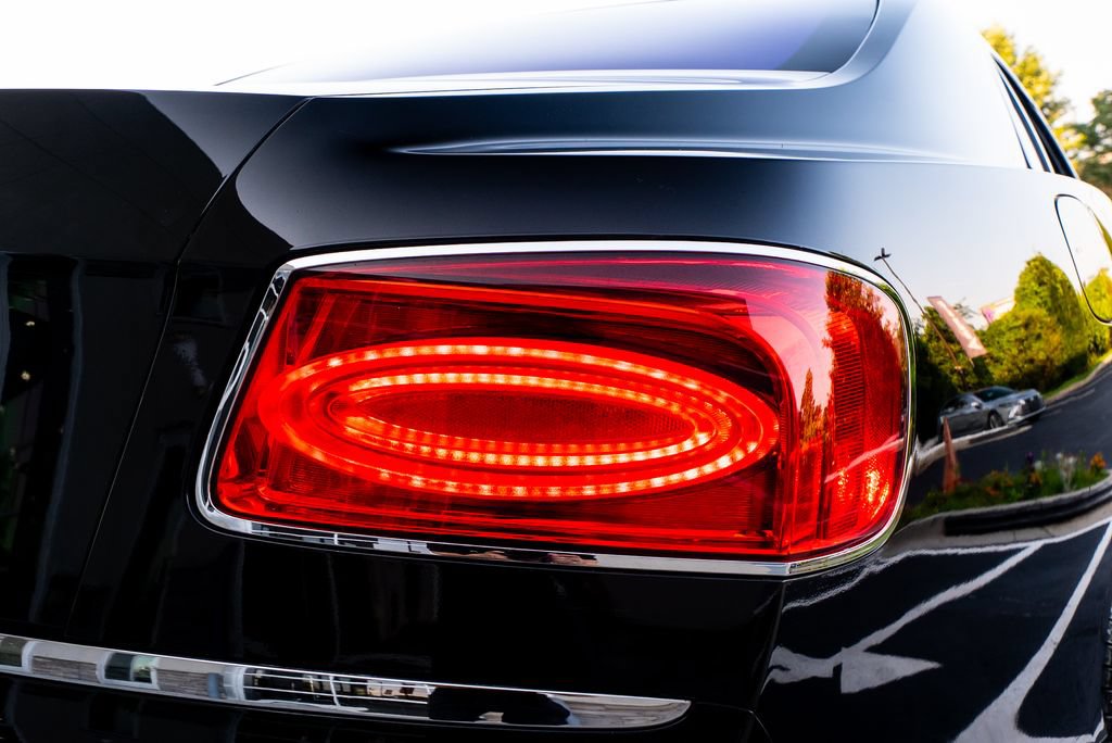 Used 2015 Bentley Flying Spur V8 AWD/4WD image 12
