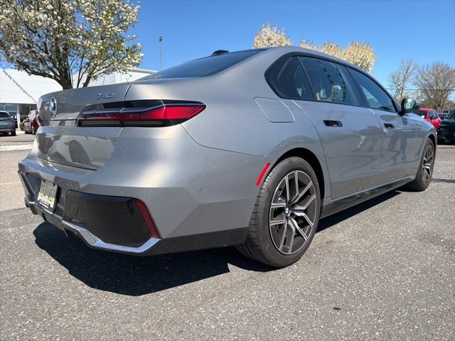 Used 2023 BMW 740i image 5