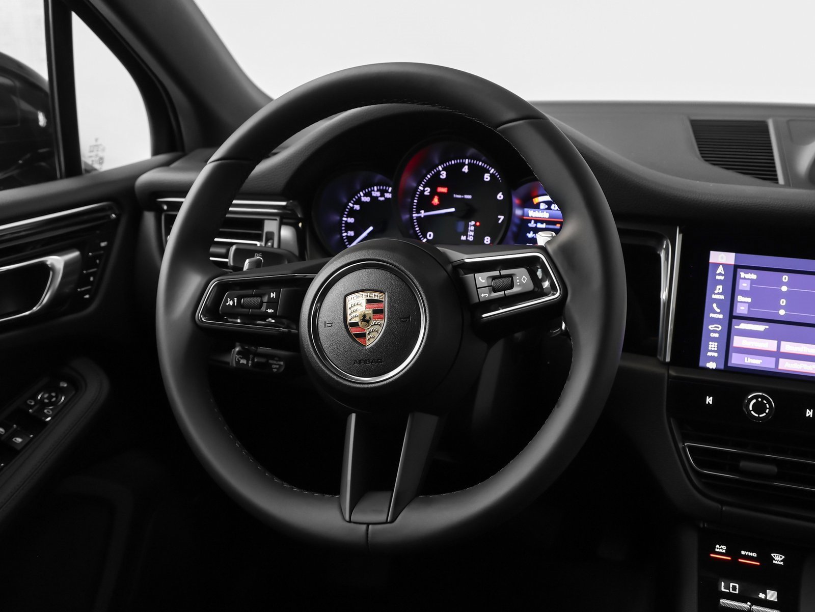 Certified 2025 Porsche Macan image 26