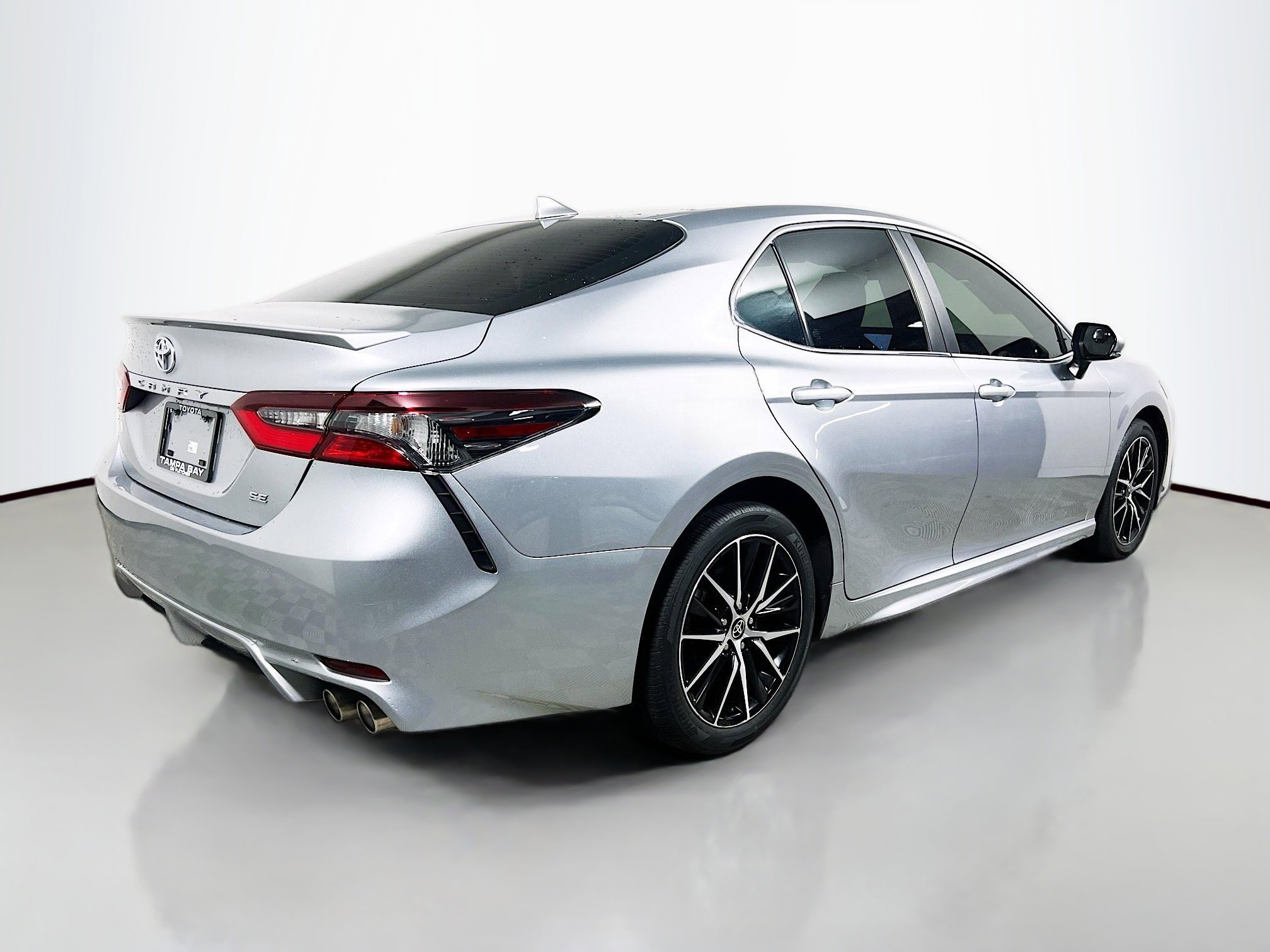 Used 2024 Toyota Camry SE image 4