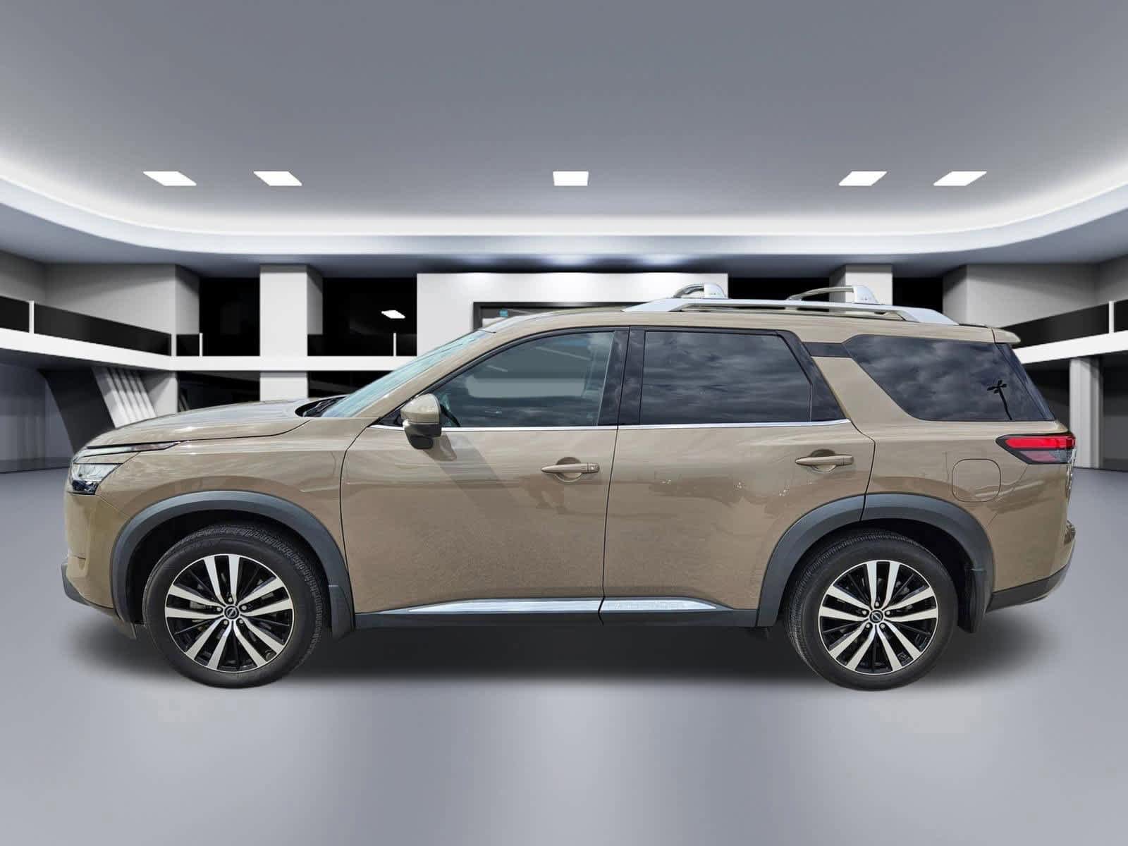 Used 2023 Nissan Pathfinder Platinum w/ Cargo Package AWD/4WD image 5