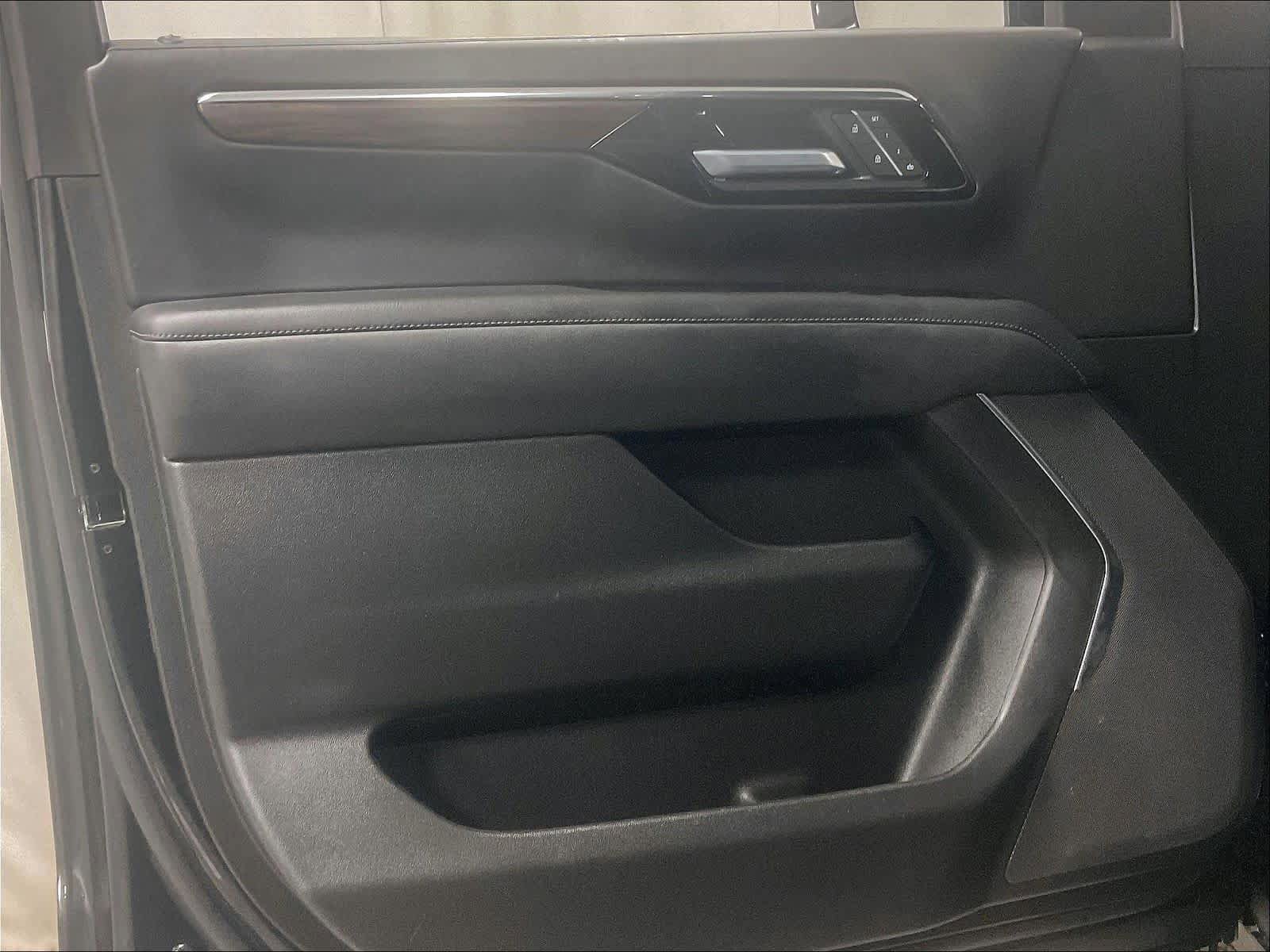 Used 2025 Chevrolet Tahoe LT AWD/4WD image 9