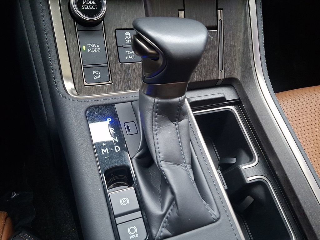 Used 2024 Lexus GX 550 w/ Accessory Package (2T) AWD/4WD image 16