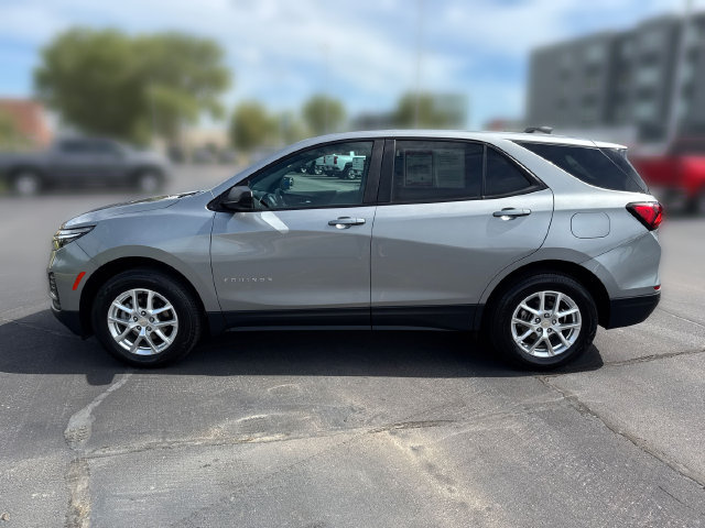Used 2024 Chevrolet Equinox LS w/ LS Convenience Package AWD/4WD image 2