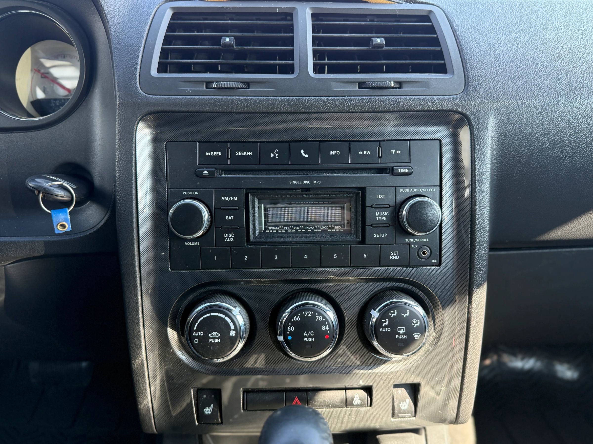 Used 2011 Dodge Challenger image 22