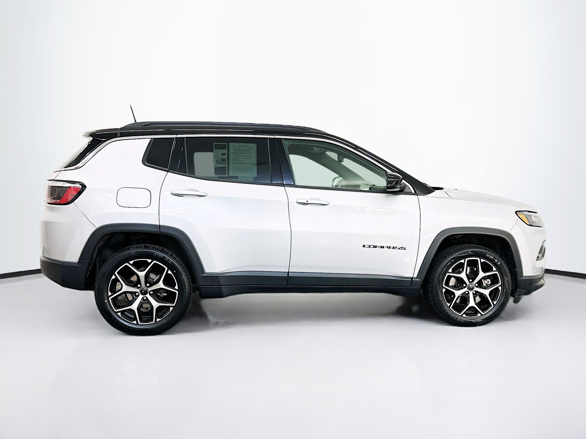 Used 2025 Jeep Compass Limited image 10