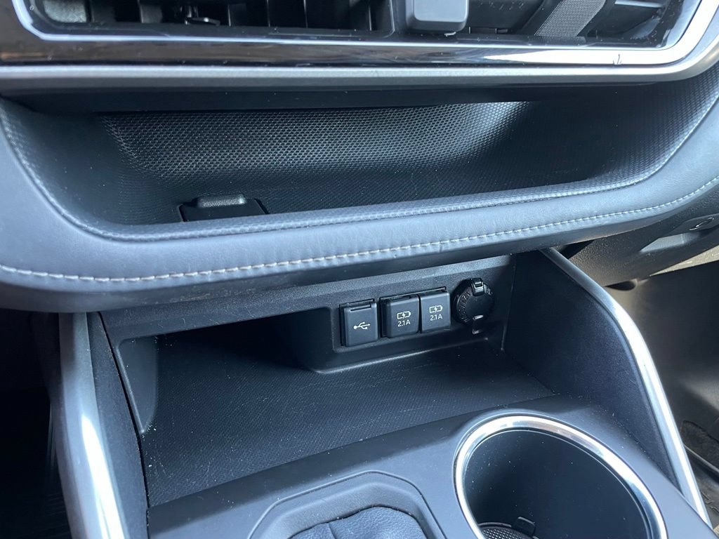 Used 2021 Toyota Highlander XLE FWD image 19