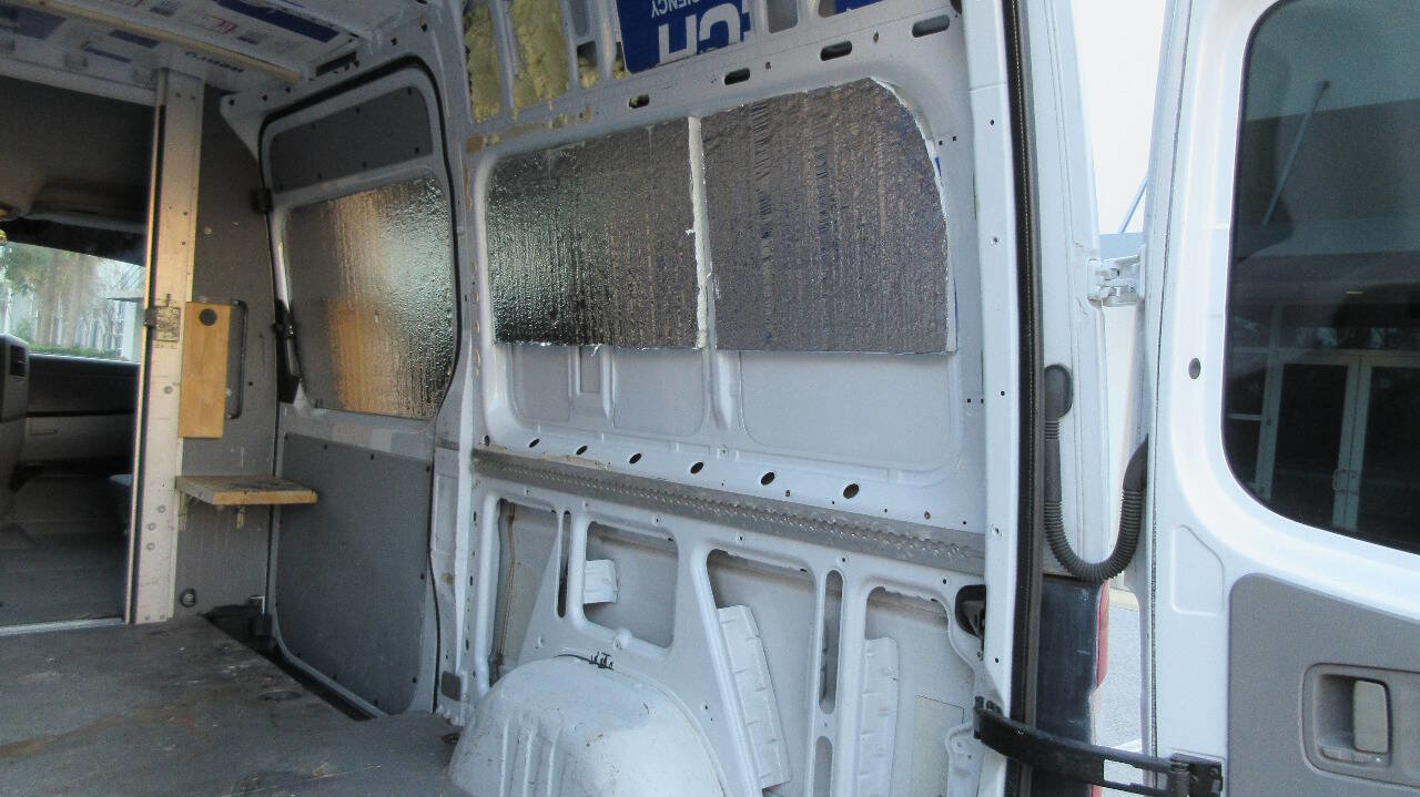 Used 2011 Freightliner Sprinter 2500 image 17