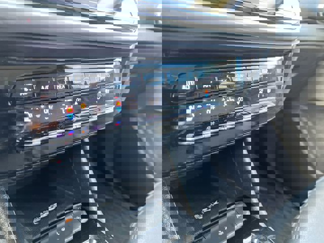 Used 2022 Chevrolet Bolt EUV LT w/ Convenience Package image 11